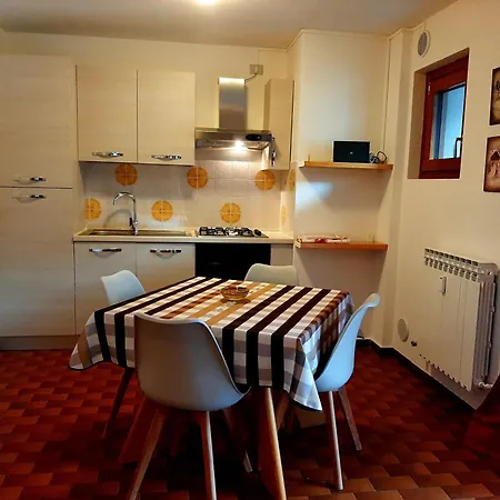 Civico 43 Interno 6 *